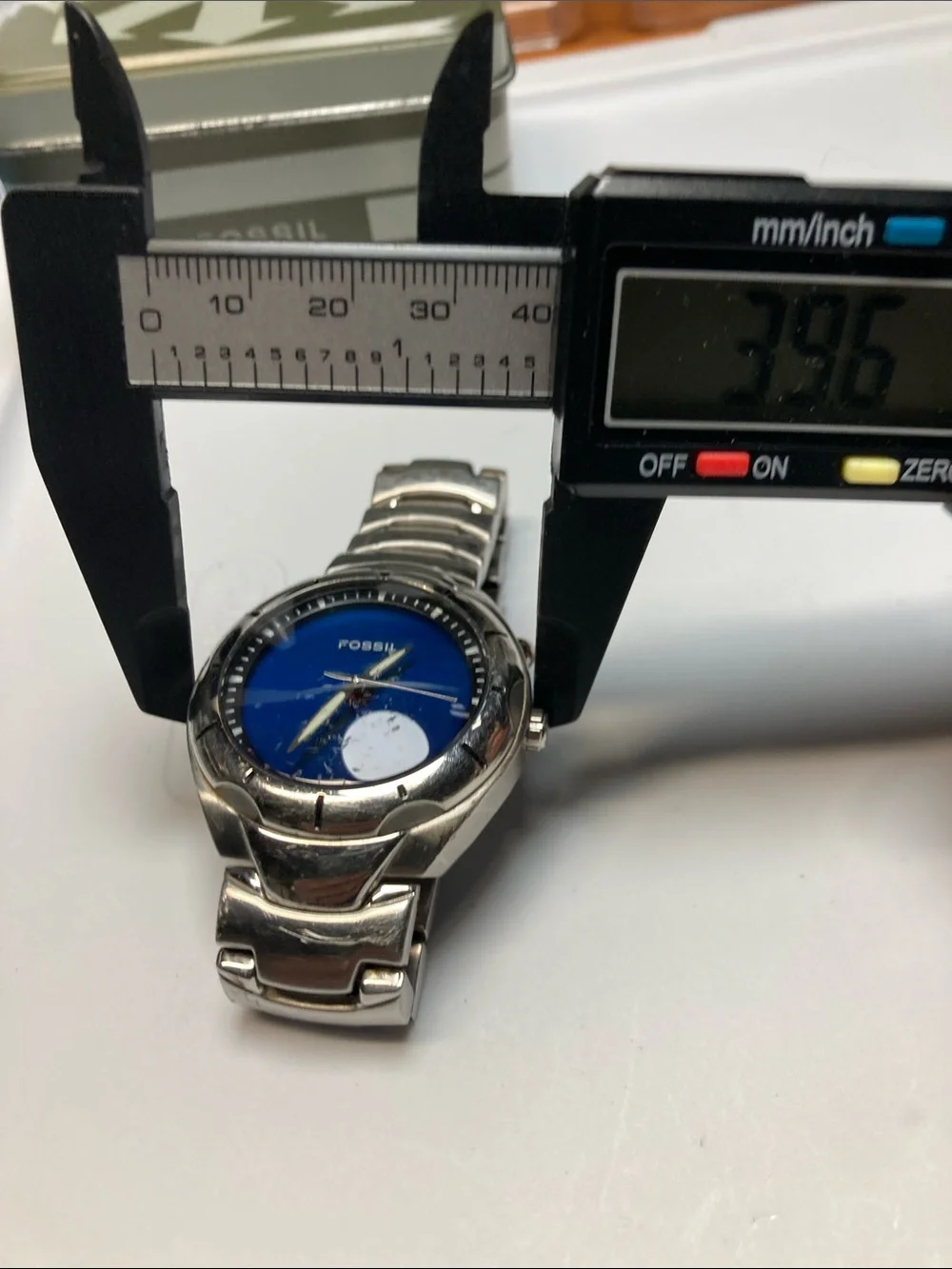 Fossil AM-3535 Kaleido blue and red dial change, stainless, new batteries, tin
